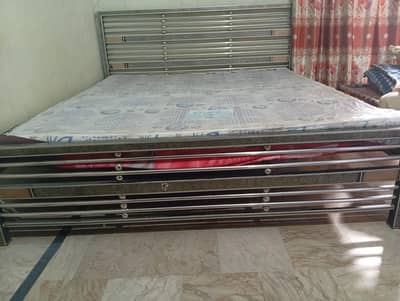 king bed with mattress