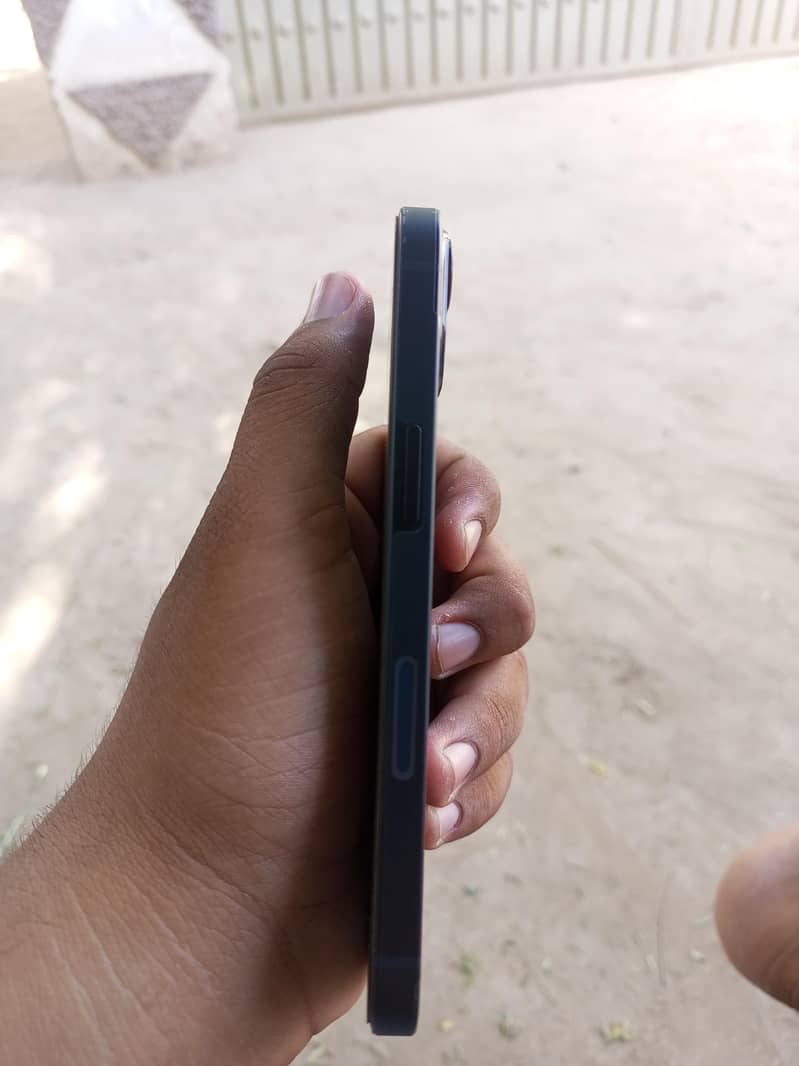 Apple iPhone 13 2