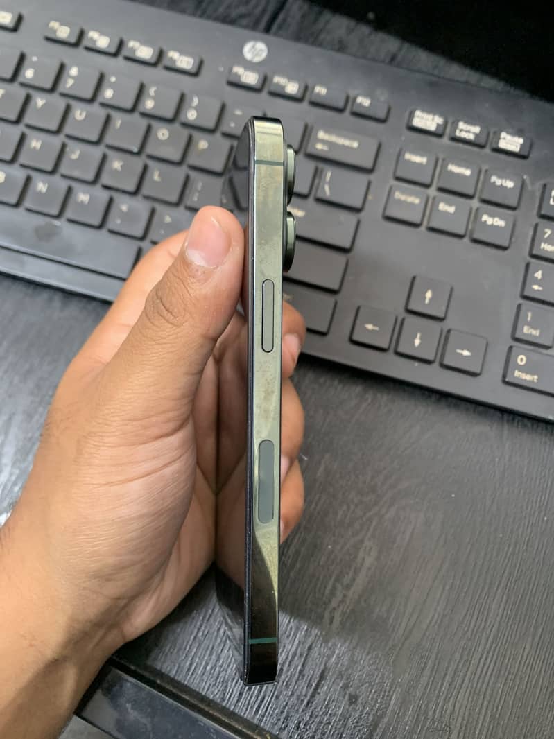 Apple iPhone 13 0