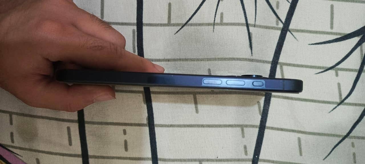 Apple iPhone 15 plus 0