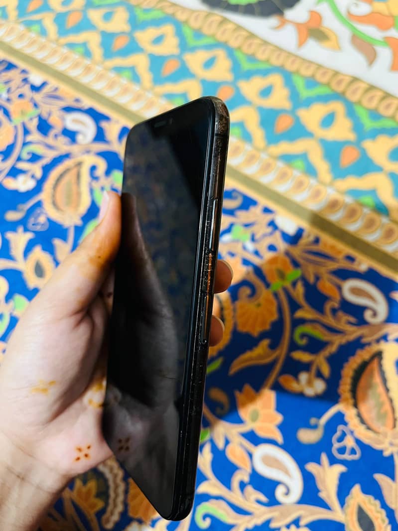 Apple iPhone X 4