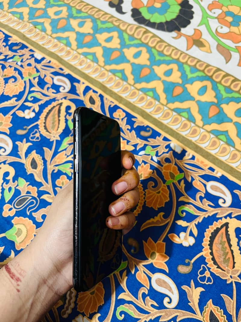 Apple iPhone X 5