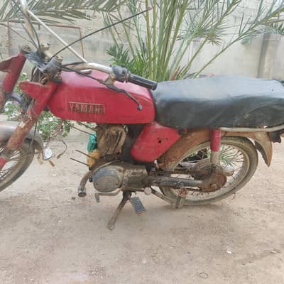 Yamaha 80 cc Karachi number condition apke samne hai
