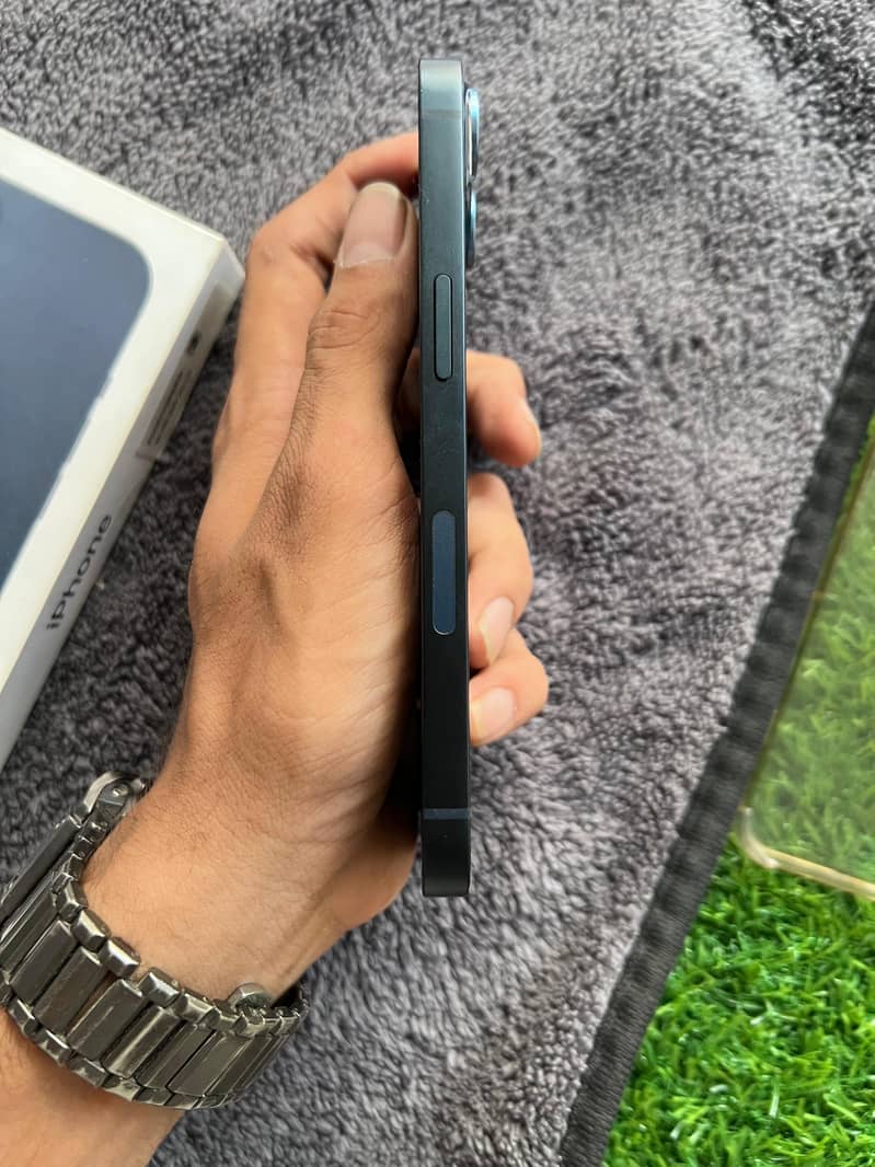 Apple iPhone 13 1