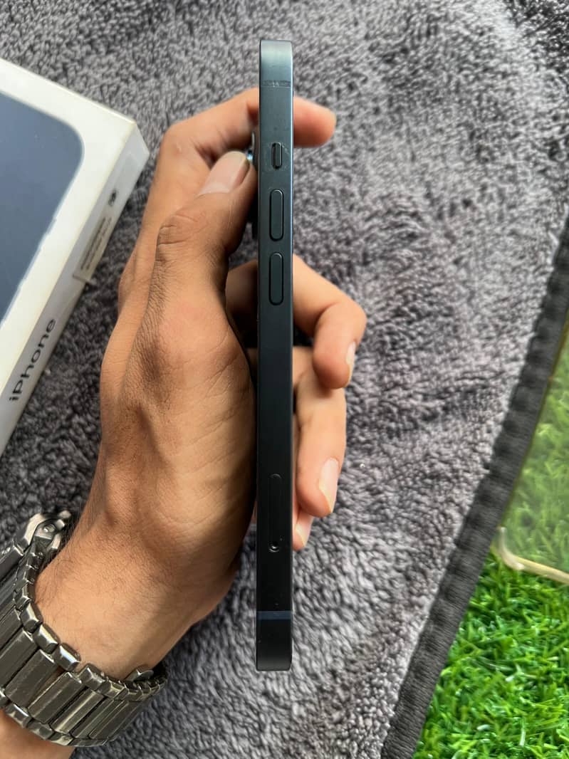 Apple iPhone 13 2