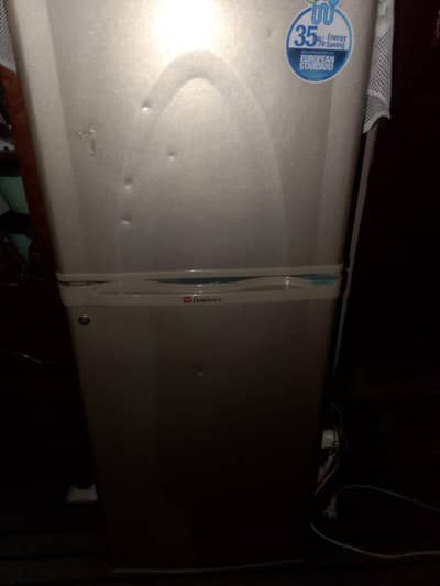 Dawlance refrigerator full new 5 years warranty bakaya hai bilkul use