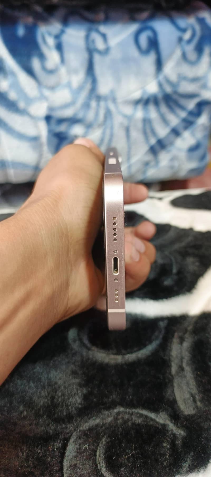 Apple iPhone 13 2