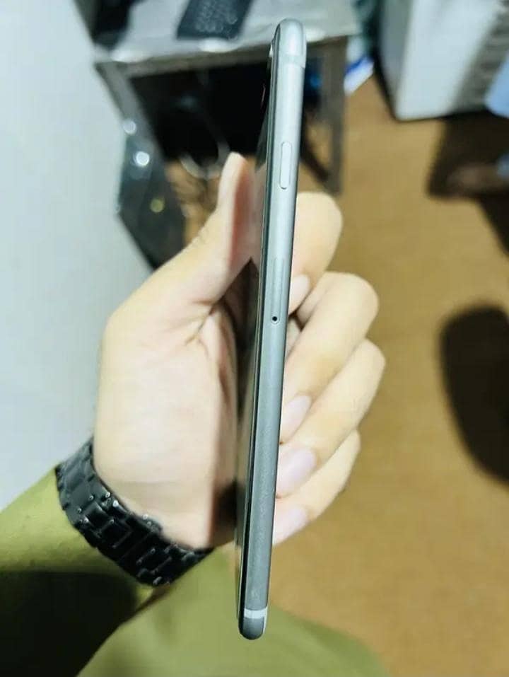 Apple iPhone 6 Plus 4