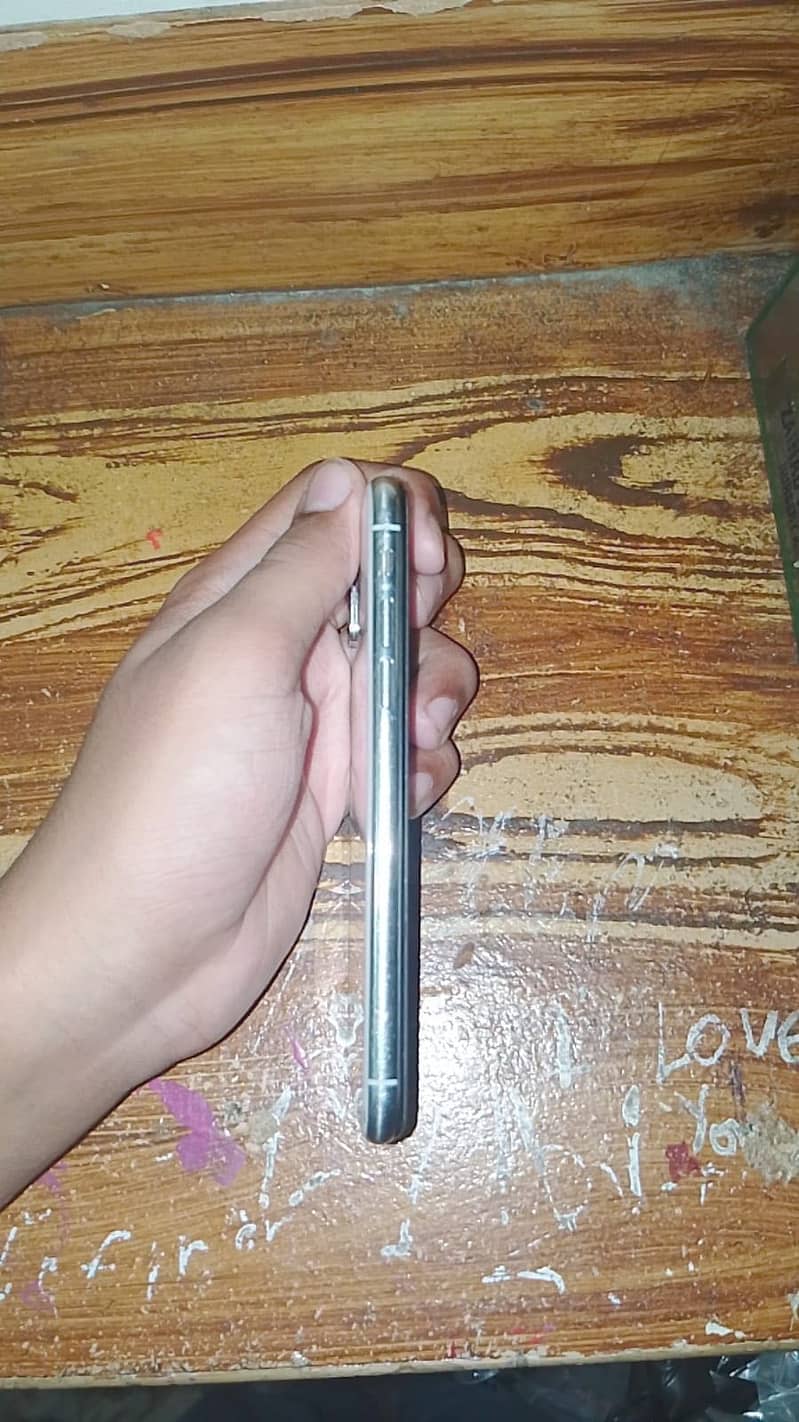 Apple iPhone X 4