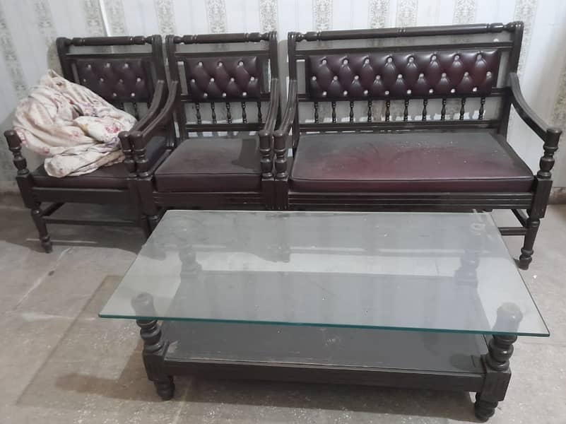 Sofa set with table. 0