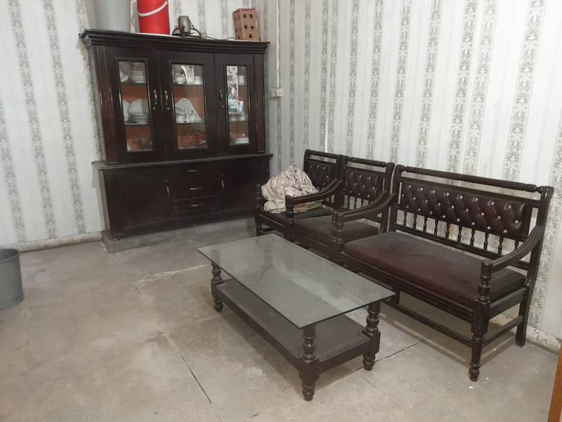 Sofa set with table. 1