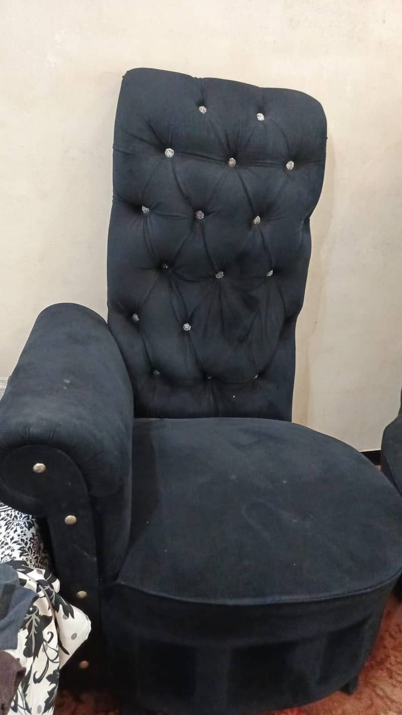 2 King sofa set with small table 2