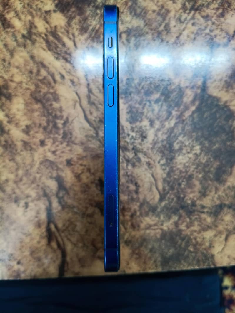Apple iPhone 12 4