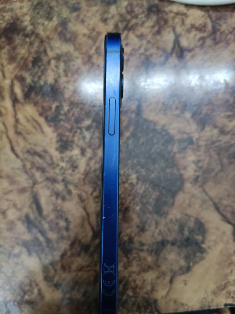 Apple iPhone 12 6