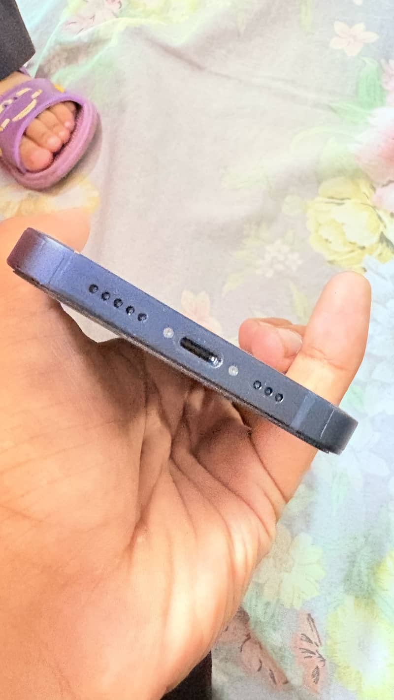 Apple iPhone 13 4