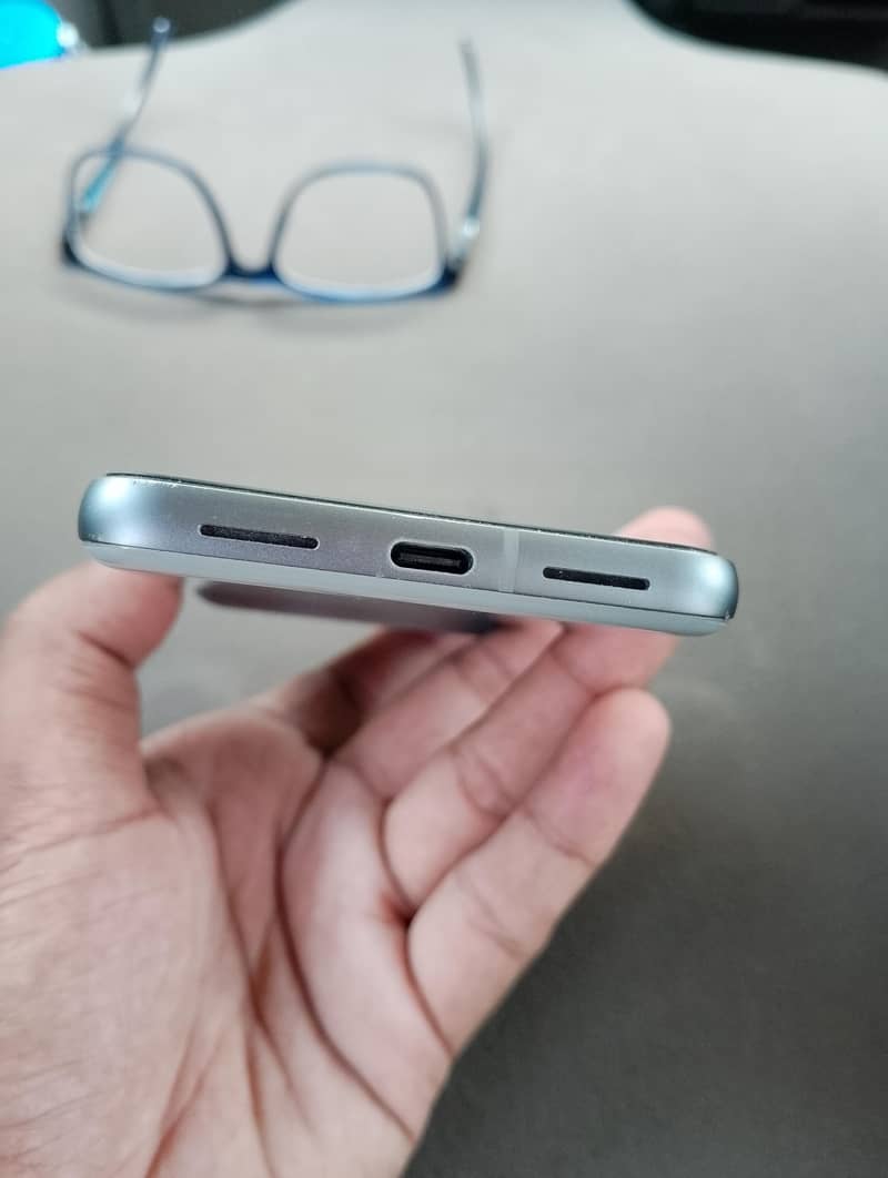 Google Pixel 8 4