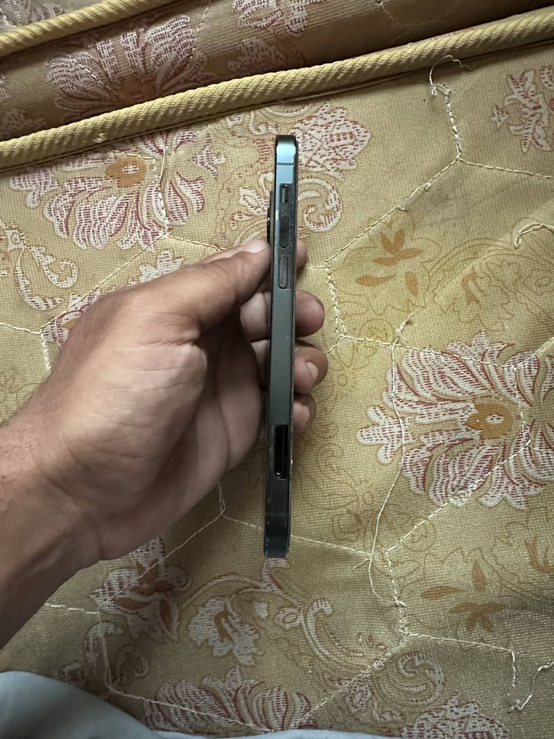 Apple iPhone 12 Pro 1