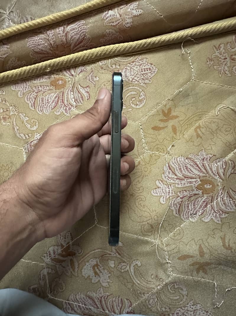 Apple iPhone 12 Pro 2