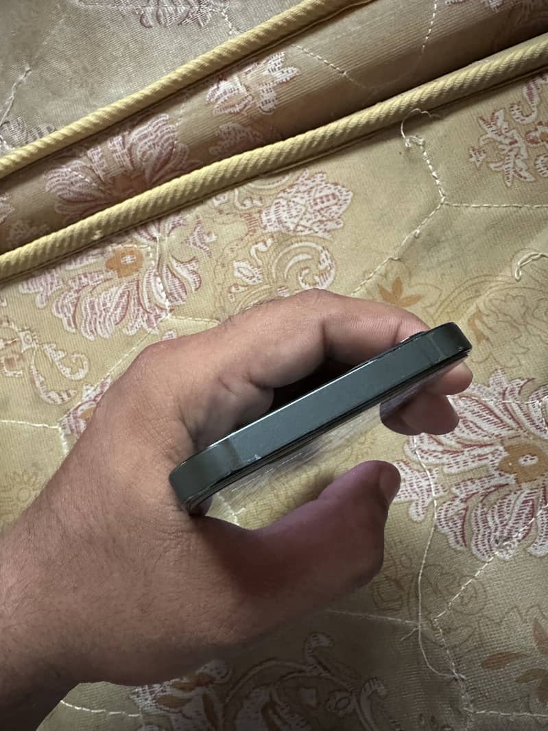 Apple iPhone 12 Pro 4