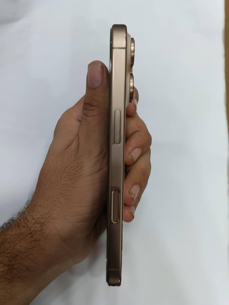 Apple iPhone 16 Pro 4