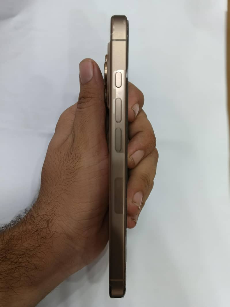 Apple iPhone 16 Pro 5