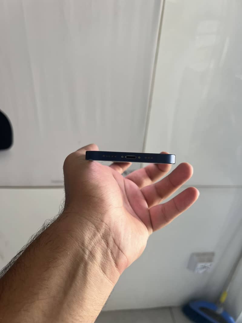 Apple iPhone 12 2