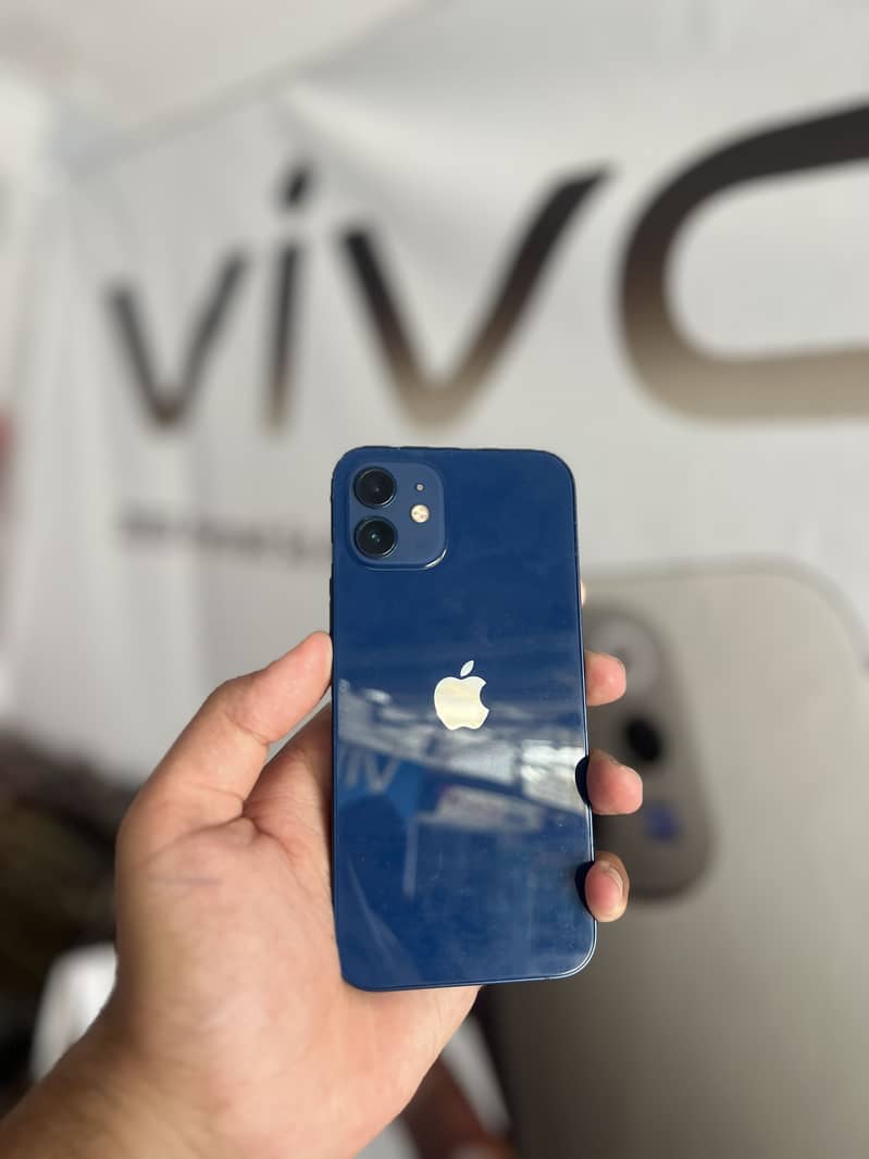 Apple iPhone 12 4