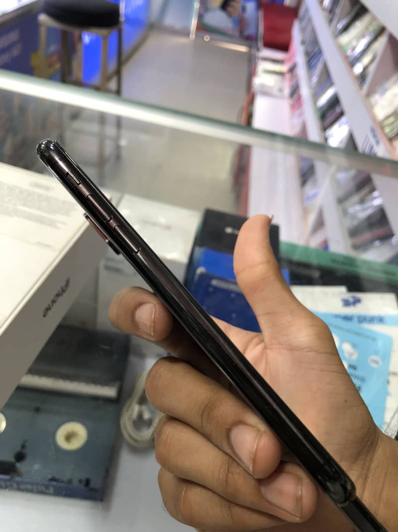Apple iPhone X 5