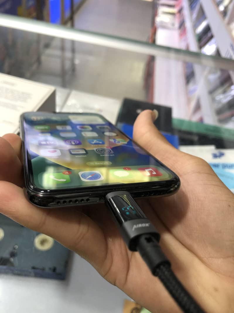 Apple iPhone X 6