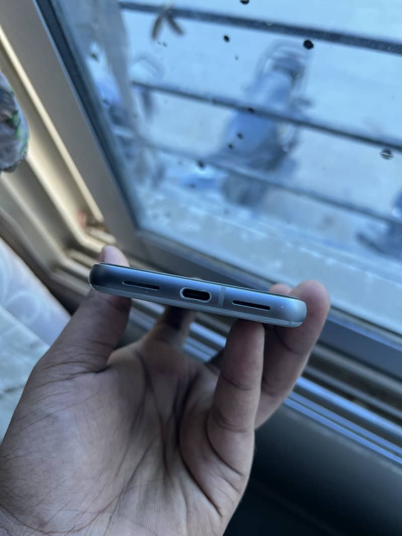 Google Pixel 8 10/10 condition 4