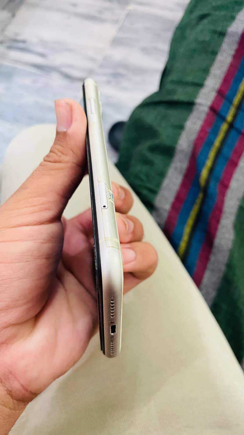 Apple iPhone 11 3