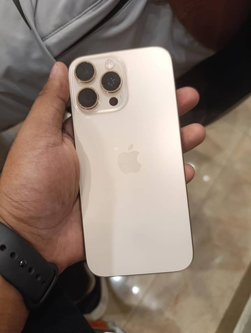 Apple iPhone 16 Pro Max 0