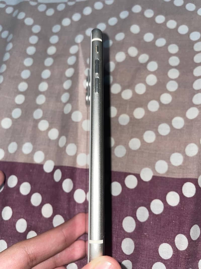 Apple iPhone 11 3