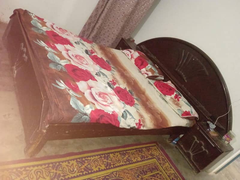 Bed king size 1