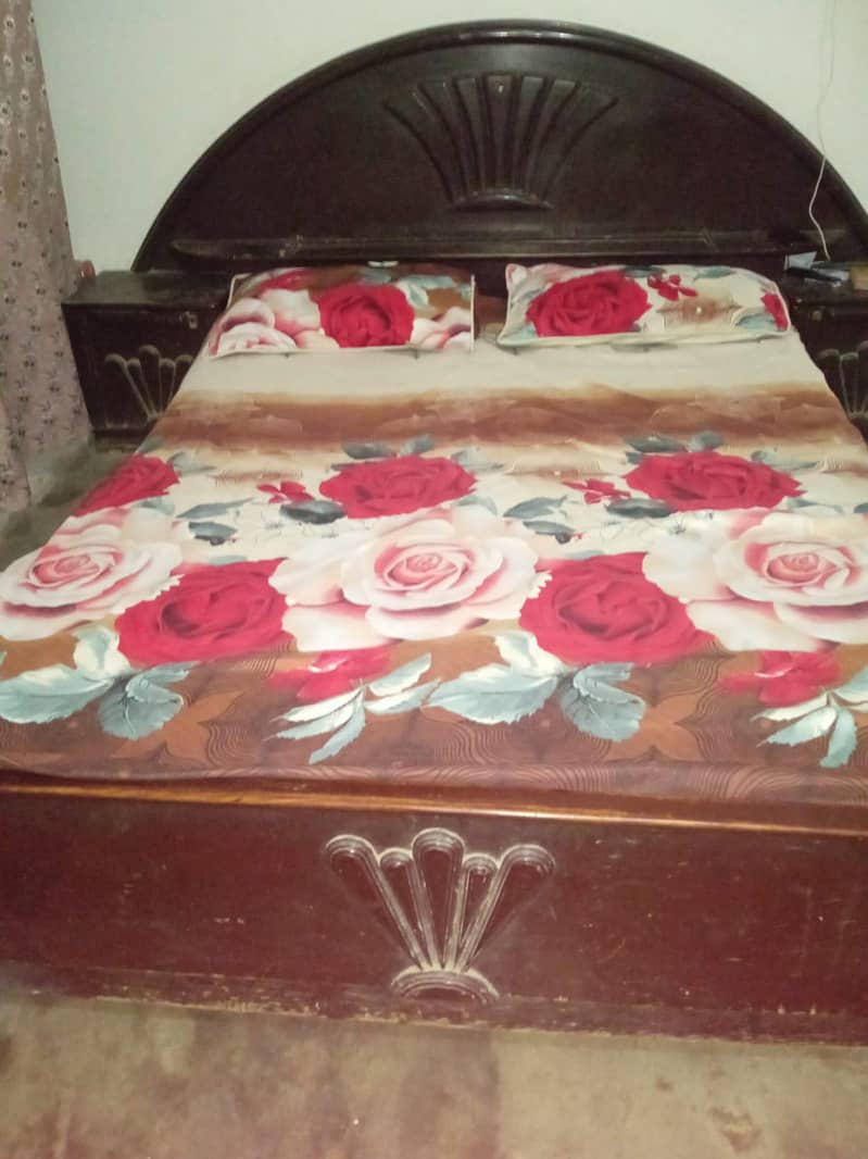 Bed king size 2