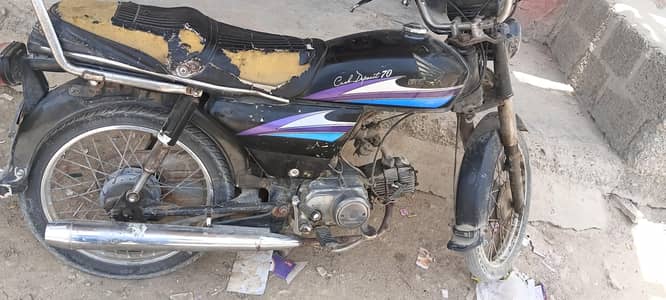 honda behtreem halat hy koi kam ni hy bss thora bht kam hy seat waghra