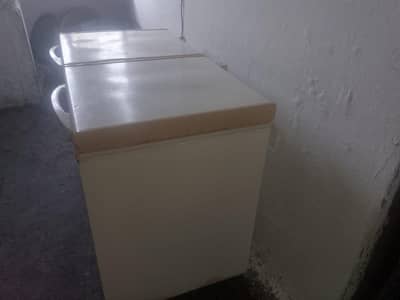 Original condition  100 % working  with stand