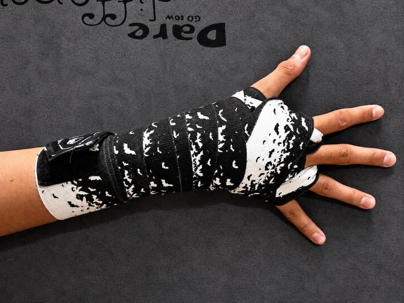Hand warps Gloves 1