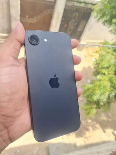 Apple iPhone 16e