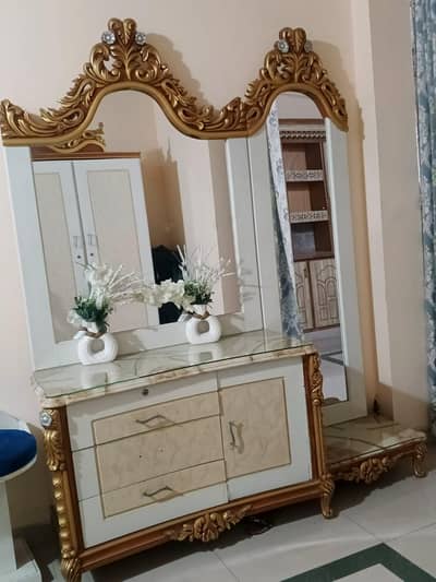 1 Dressing table and 2 side tables