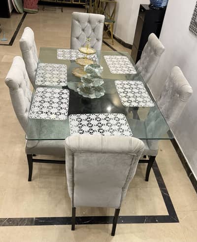 Dining table with 6 dining chairs