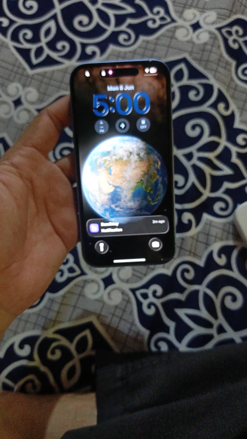 Apple iPhone 16 2