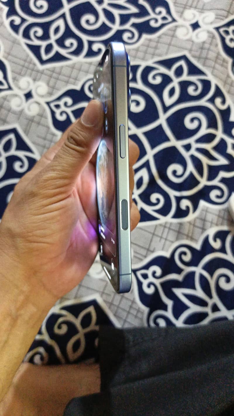Apple iPhone 16 3