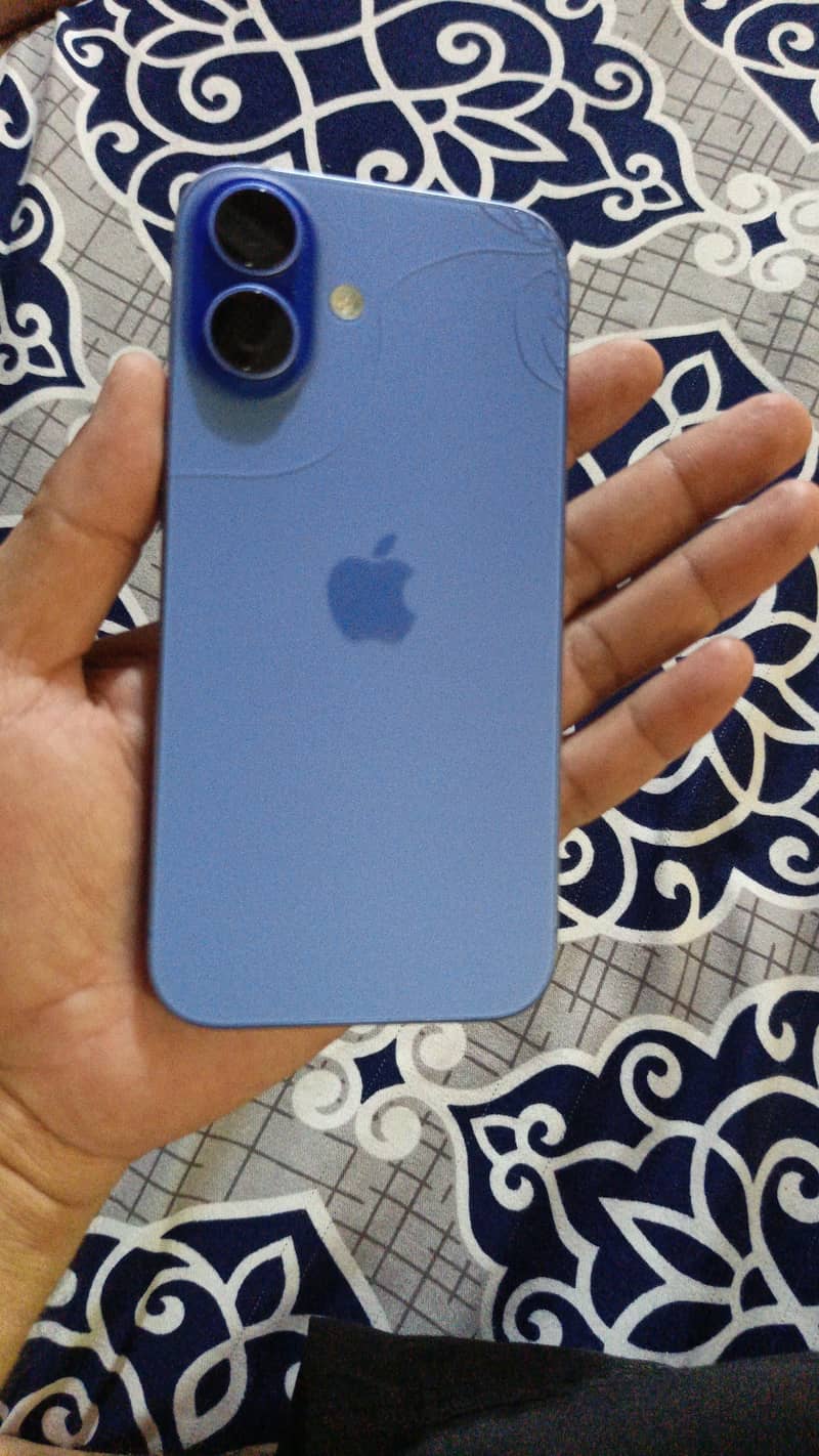 Apple iPhone 16 8