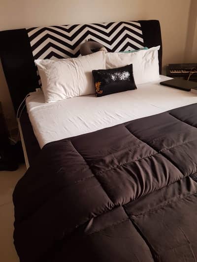 Bed For sale along with other visual things in the pictures