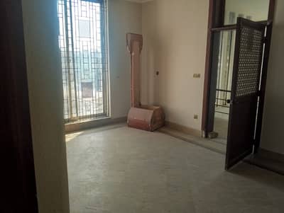 1 Kanal Corner Used House With Basement For Sale In Valencia