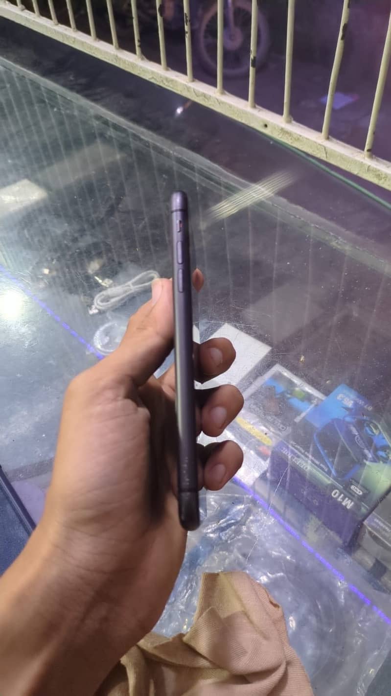 Apple iPhone 11 5