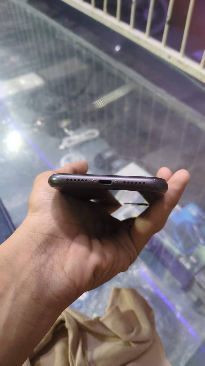 Apple iPhone 11 6