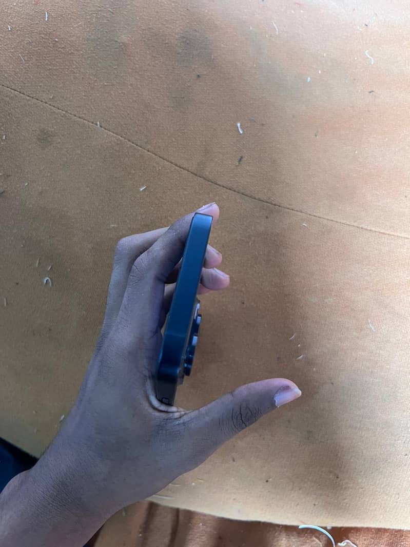 Apple iPhone 14 3