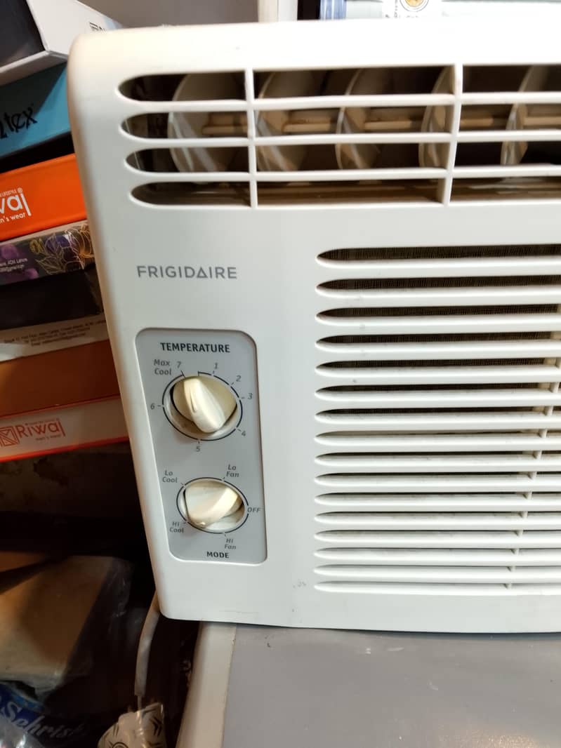 window ac 1